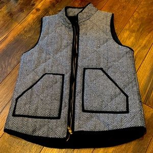 Women’s black and white fashion vest